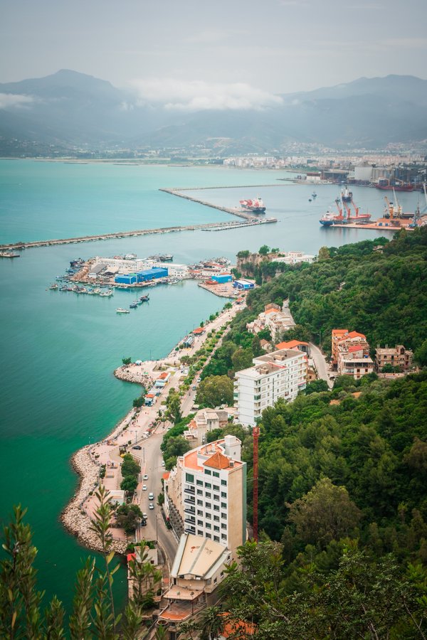 Préparez votre séjour à Béjaïa : conseils et services pratiques